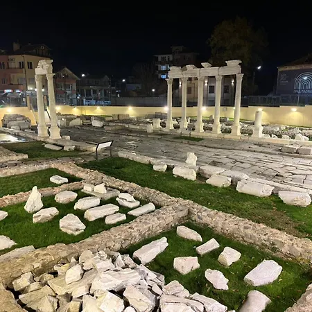 Delux 2 - модерен до стария град и източната порта Lägenhet Plovdiv